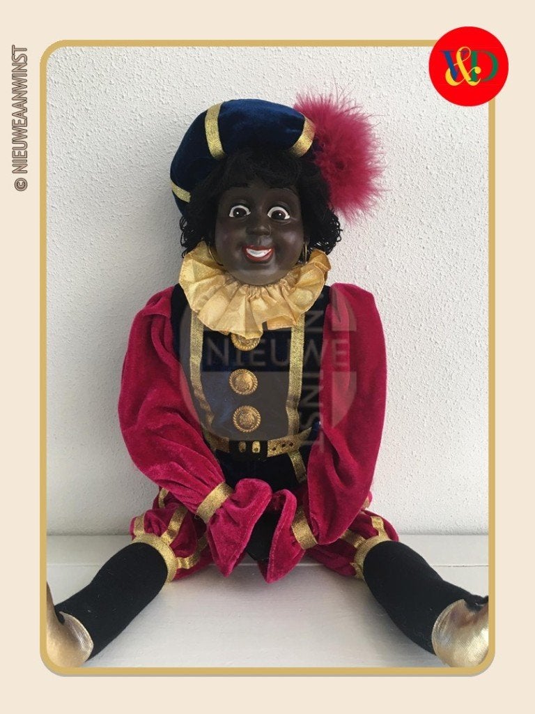 Nostalgische V&D etalage Piet pop - bordeauxrood/blauw -60cm, Diversen, Verzenden, Zo goed als nieuw