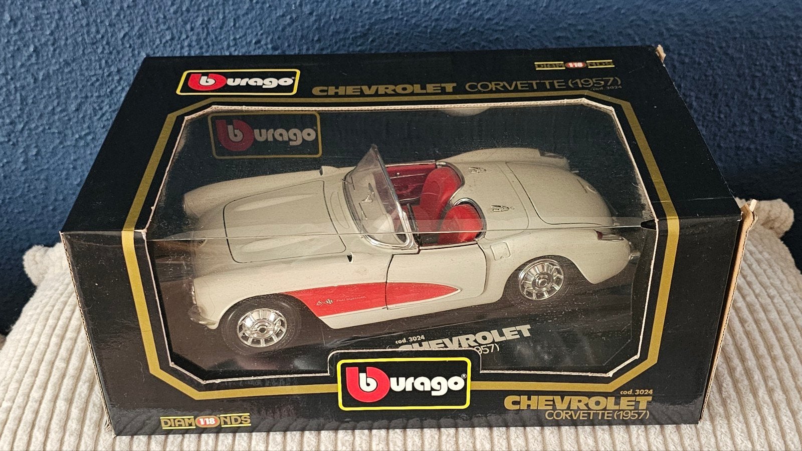 Burago Chevrolet Corvette (1957) 1:18 - Nieuw in doos, Ophalen of Verzenden, Bburago