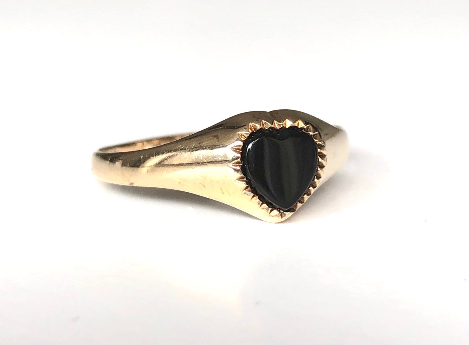 Vintage 9k gouden ring onyx hart maat 19 1/4, Gebruikt, 19 tot 20, Zwart, Ophalen of Verzenden