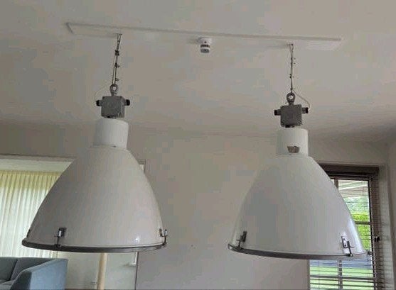 Set van 2 industriële hanglampen, wit, vintage, Ophalen, Gebruikt, 100 tot 150 cm, 50 tot 100 cm