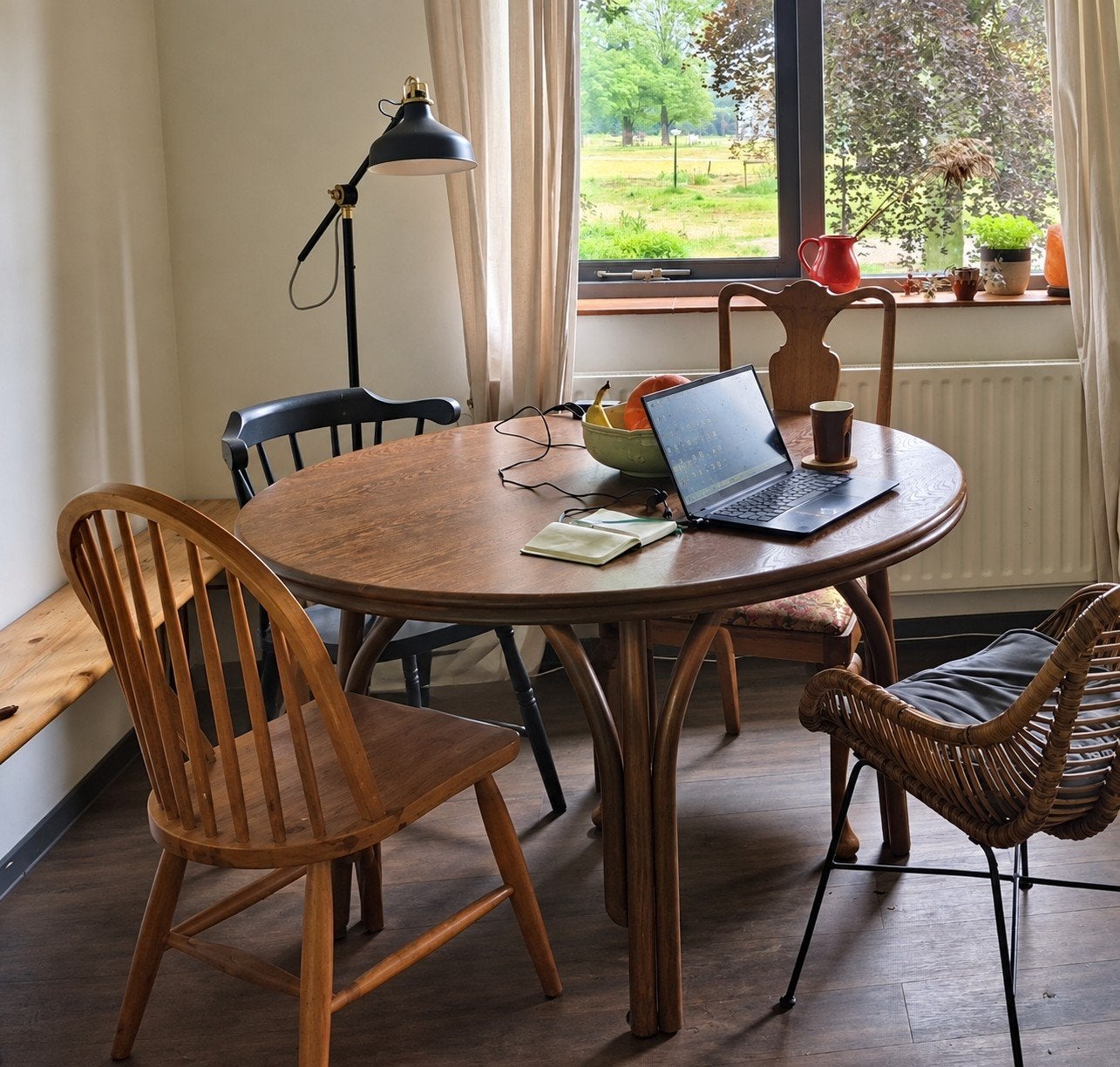 Ronde eettafel met houten onderstel manou vintage rotan, Gebruikt, 100 tot 150 cm, Rond, Klassiek, landelijk
