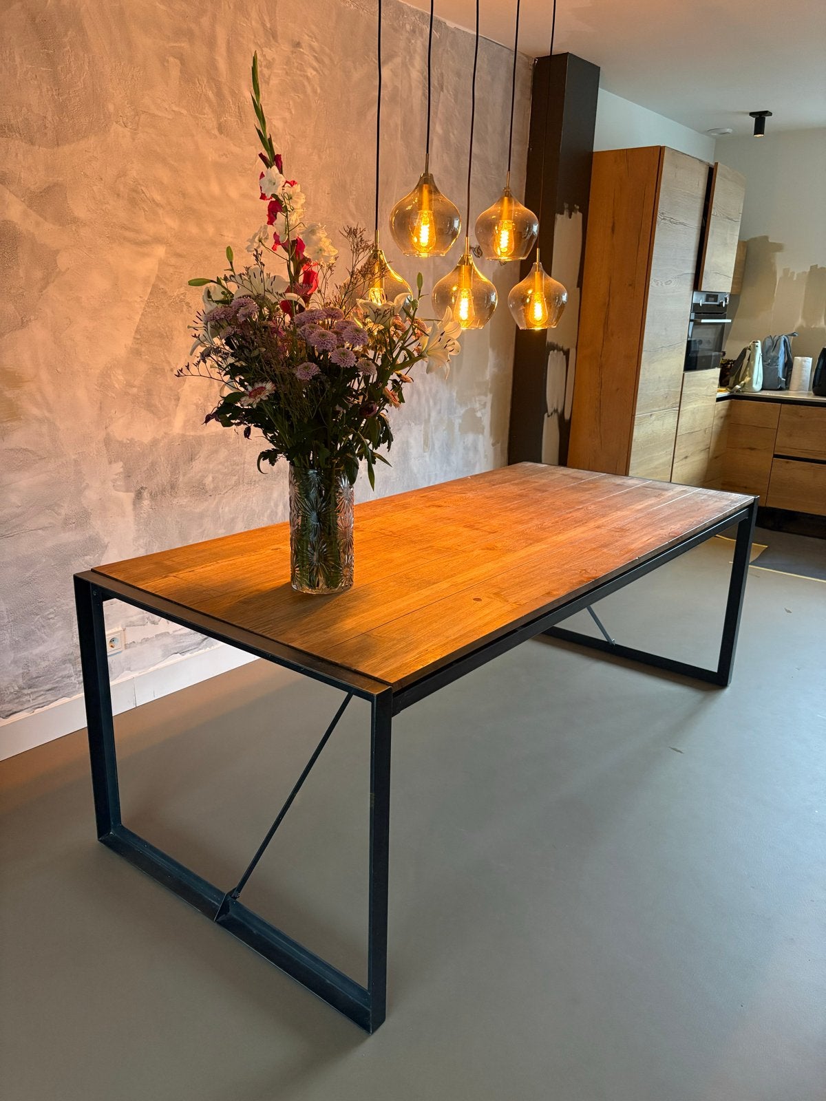 D-Bodhi Fendy Industriële eettafel met staal en teakhout, Gebruikt, 200 cm of meer, 50 tot 100 cm, Vijf personen of meer