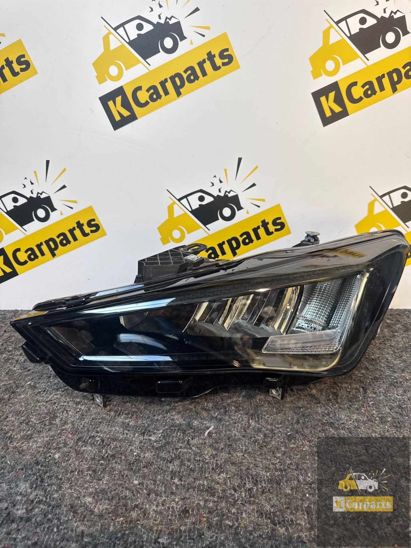 Seat Cupra Leon 5FA LED Koplamp rechts 5FB941005D, Gebruikt, Autovia A-2, Km 585 585
08760  Martorell, ES, Ophalen of Verzenden