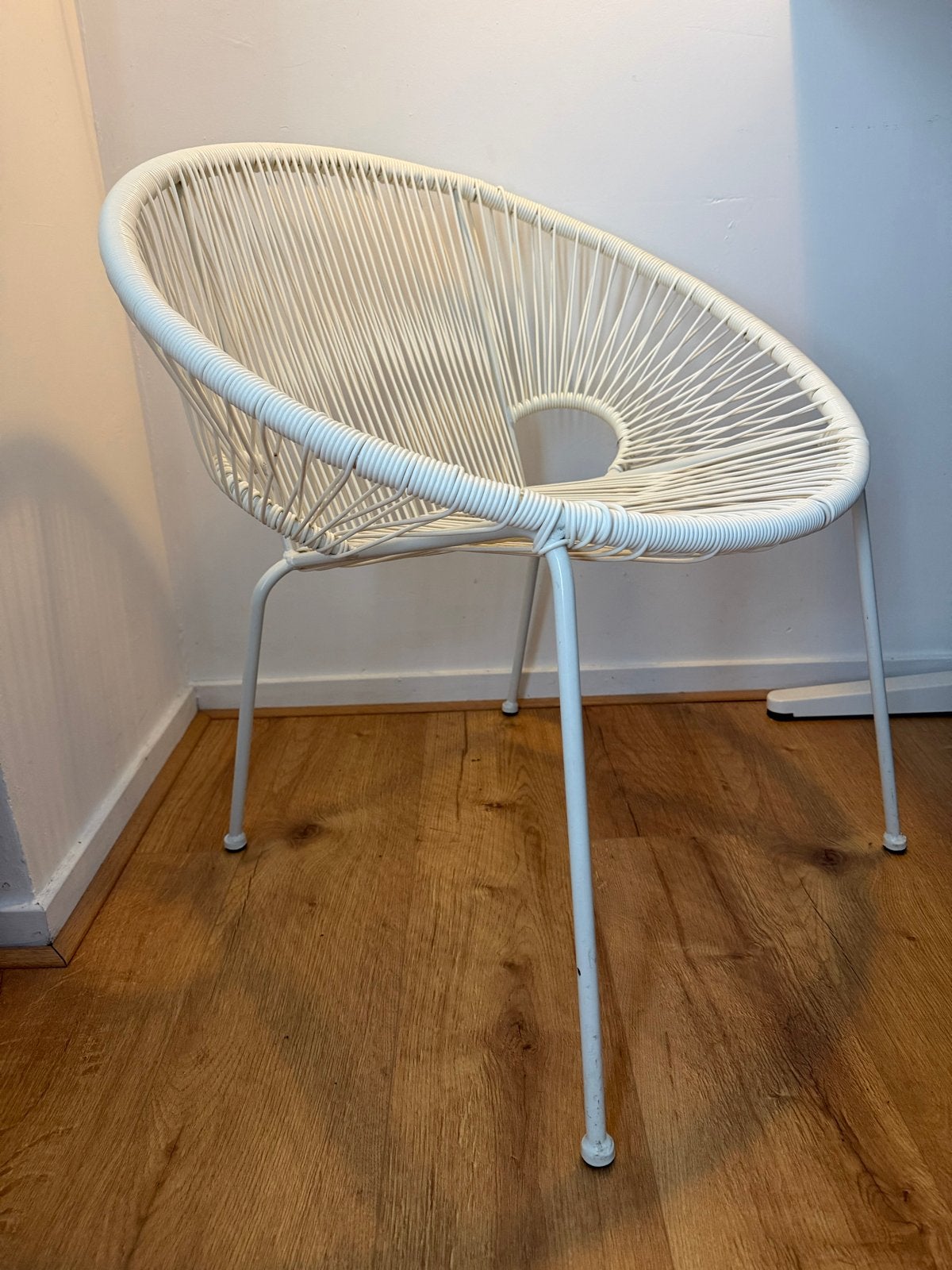 Witte lounge stoel - Karwei - Geschikt voor binnen en buiten, Ophalen, Kunststof, Gebruikt, Wit