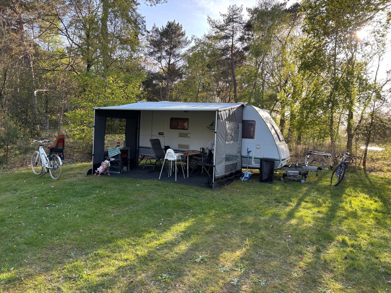 Eifelland holiday caravan met stapelbed en vast bed, Caravans en Kamperen, Overige merken, Stapelbed, Rondzit, Particulier