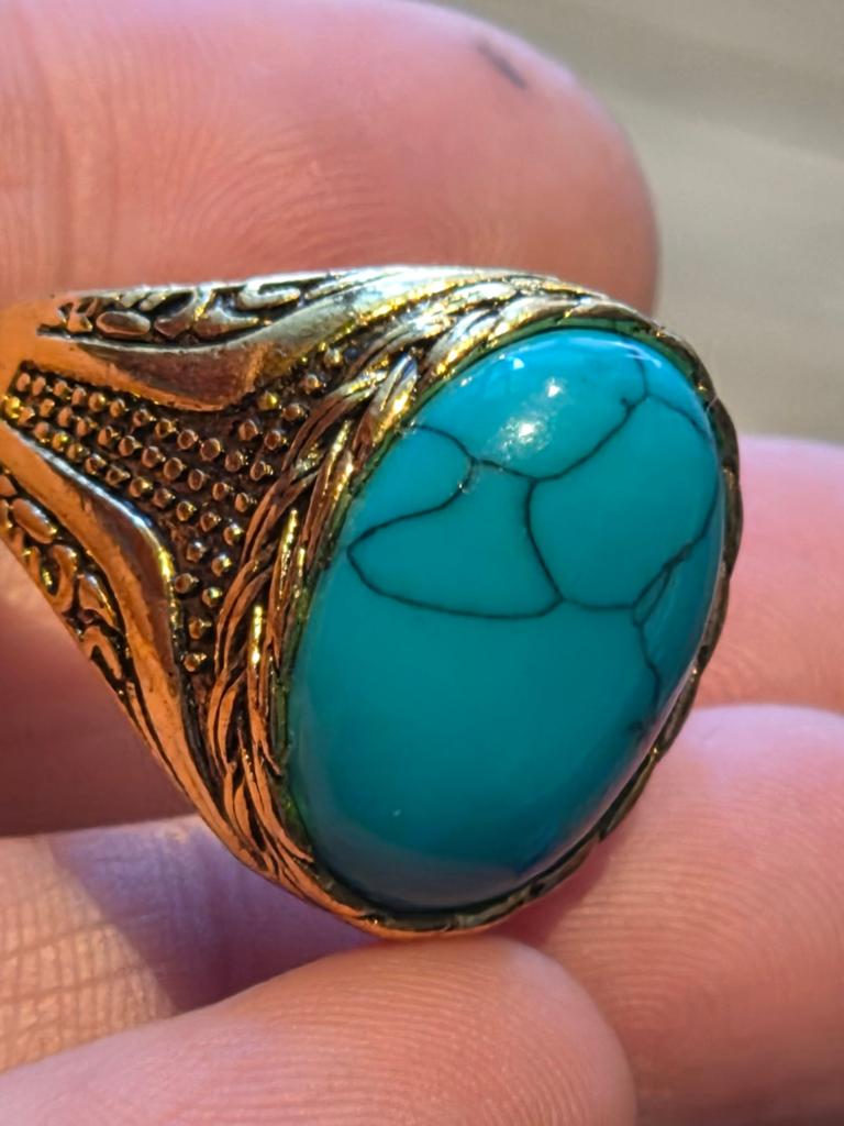 Goudenkleurige ring met turquoise edelsteen - Maat 19, Overige materialen, 19 tot 20, Nieuw, Ophalen of Verzenden