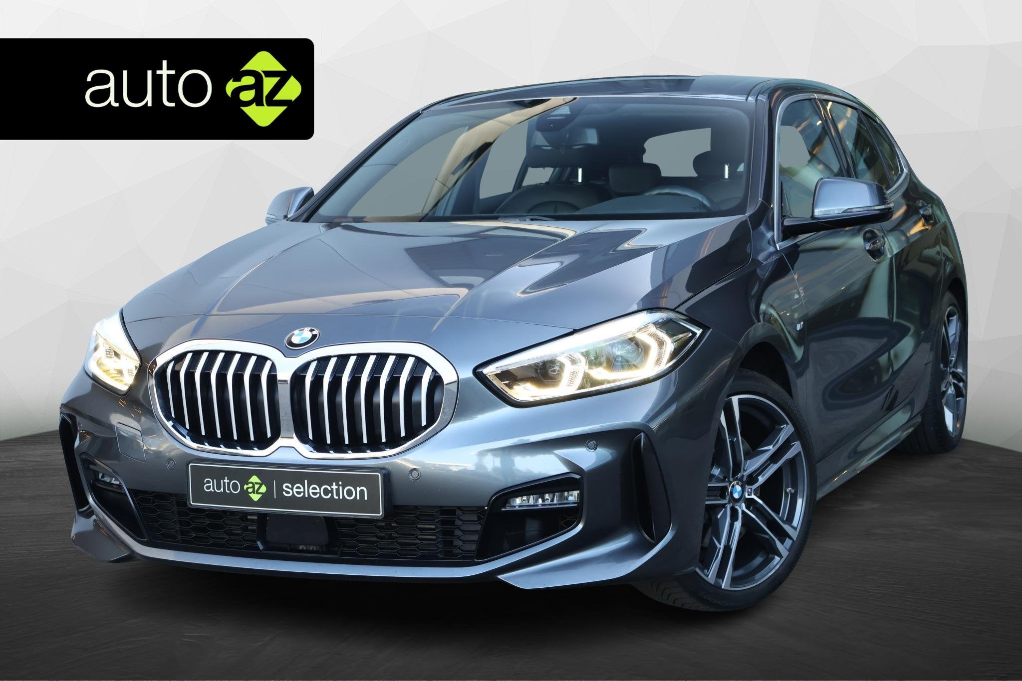 BMW 1-serie 118i High Executive Edition / M-sport / DAB / Ca, Gebruikt, Bedrijf, 3 cilinders, Zilver of Grijs