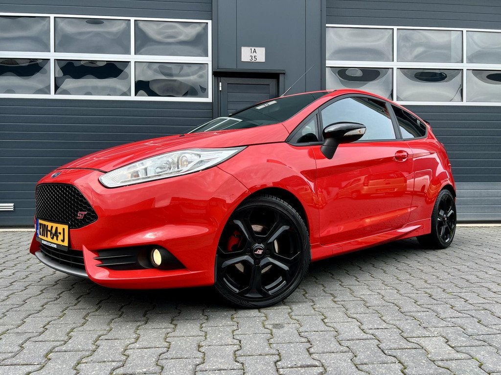 Ford Fiesta 1.6 ST *183PK*RACE RED*17”LMV, Auto's, Voorwielaandrijving, Gebruikt, 4 cilinders, Bedrijf