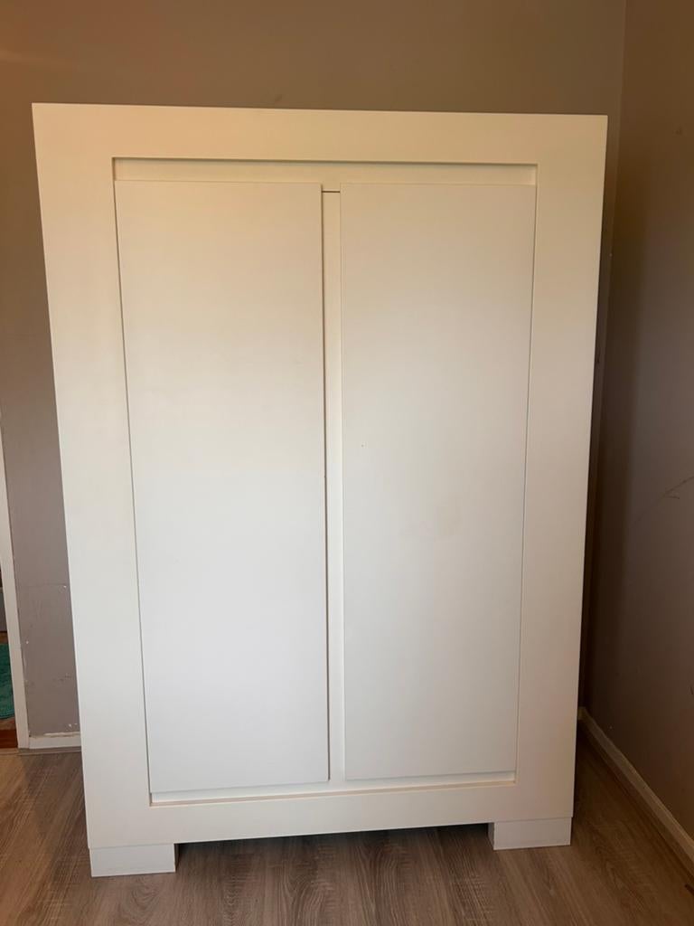Mooie witte kledingkast voor kinderkamer, Kinderen en Baby's, Kinderkamer | Commodes en Kasten, Ophalen, 50 tot 70 cm, 105 cm of meer