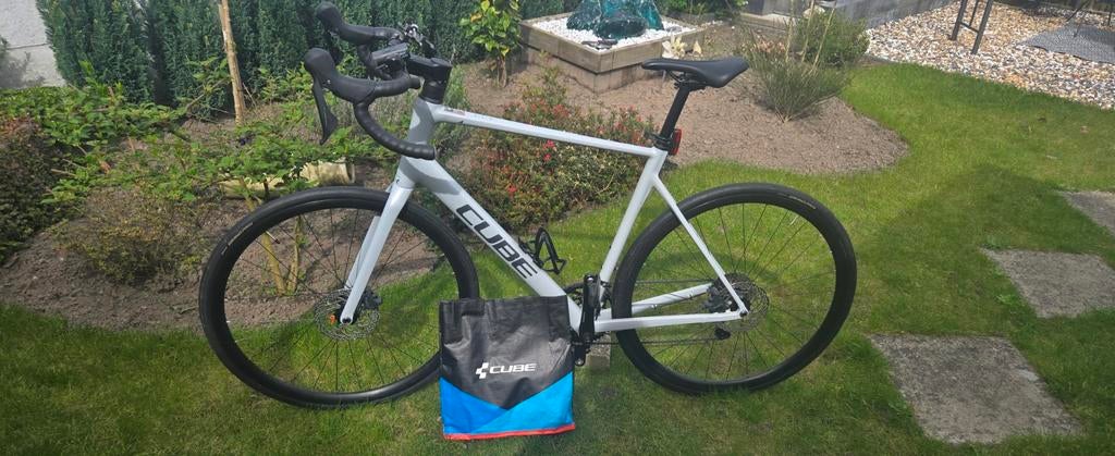 Cube Attain Race 2026 + shimano pedals, Heren, Aluminium, Zo goed als nieuw, 57 tot 61 cm