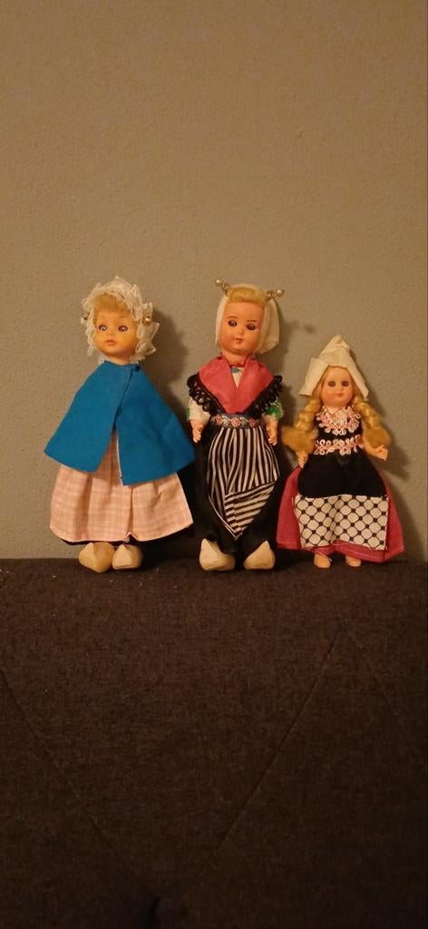 Drie poppen in klederdracht, Ophalen of Verzenden