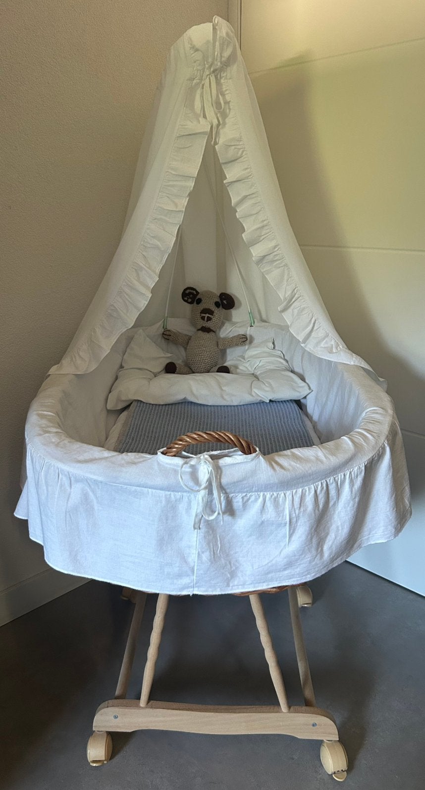 Houten babywieg met hemeltje prachtig en compleet, Kinderen en Baby's, Ophalen, Zo goed als nieuw, Wieg