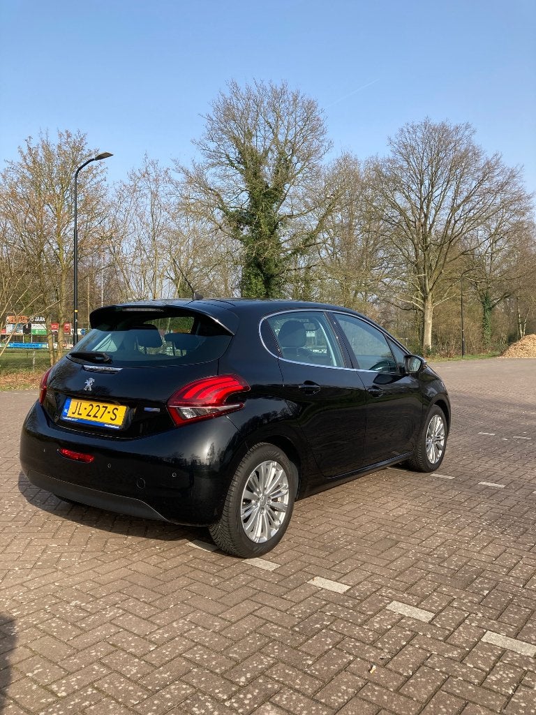 Peugeot 208 1.2 VTI 60KW/82PK 5-D 2016 Zwart, Voorwielaandrijving, Stof, 31 €/maand, 1199 cc