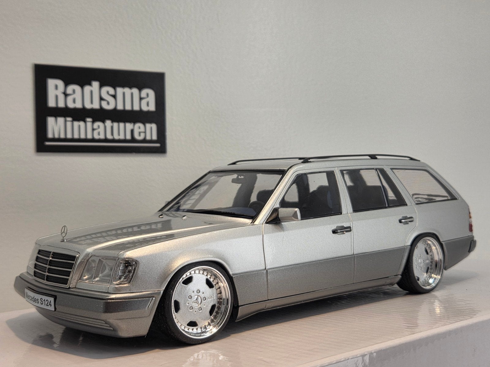Mercedes-Benz S124 T-Model Verlaagd + AMG MONOBLOCK 1:18 T9, Auto, Triple9, Nieuw, Ophalen of Verzenden