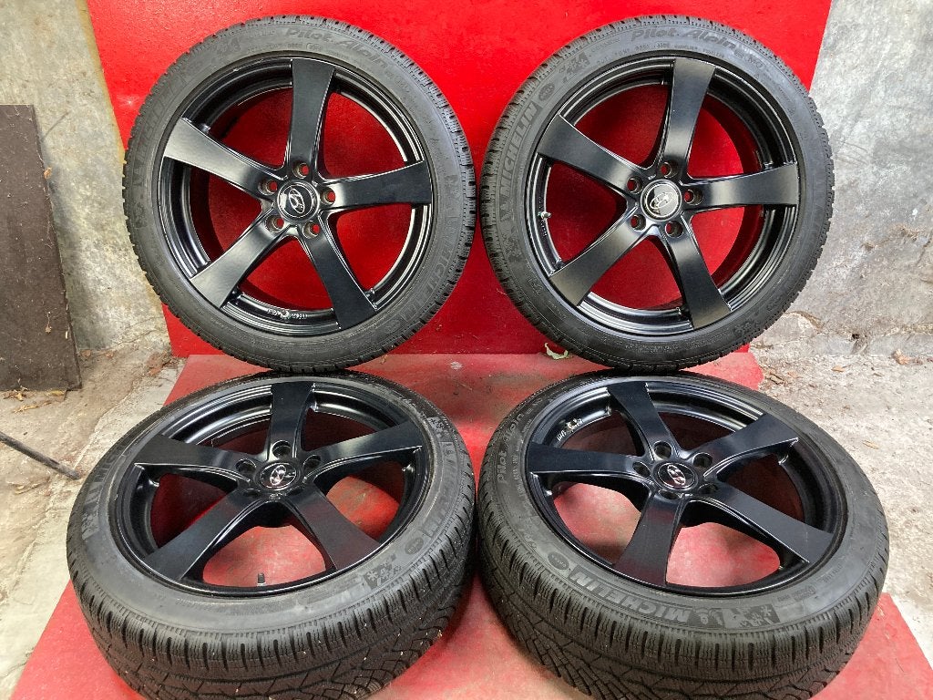 Winterbanden Hyunday Kona 225/45R18 Michelin, Auto-onderdelen, 18 inch, Gebruikt, ., Banden en Velgen