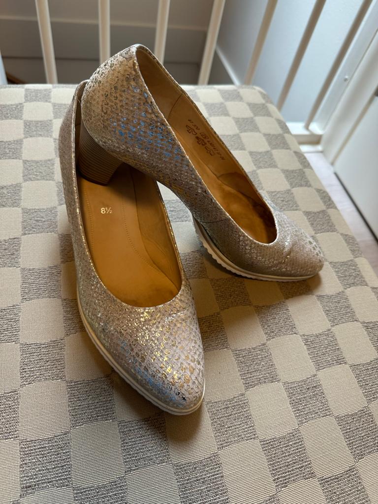 Gabor pumps met blokhak en slangenprint (8,5), Kleding | Dames, Schoenen, Ophalen of Verzenden, Zo goed als nieuw, Overige kleuren