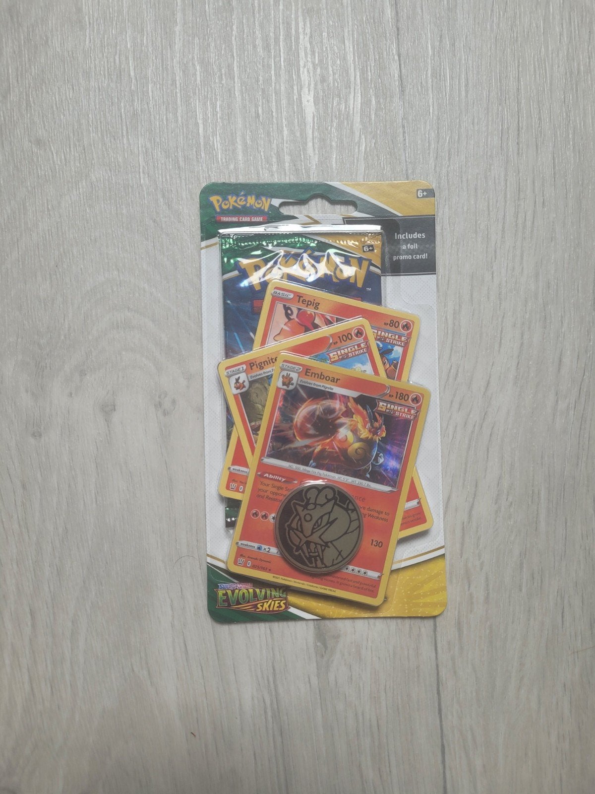 Pokémon Evolving Skies Blister Sealed + Promo Kaarten & Munt, Ophalen of Verzenden, Nieuw, Meerdere kaarten, Foil