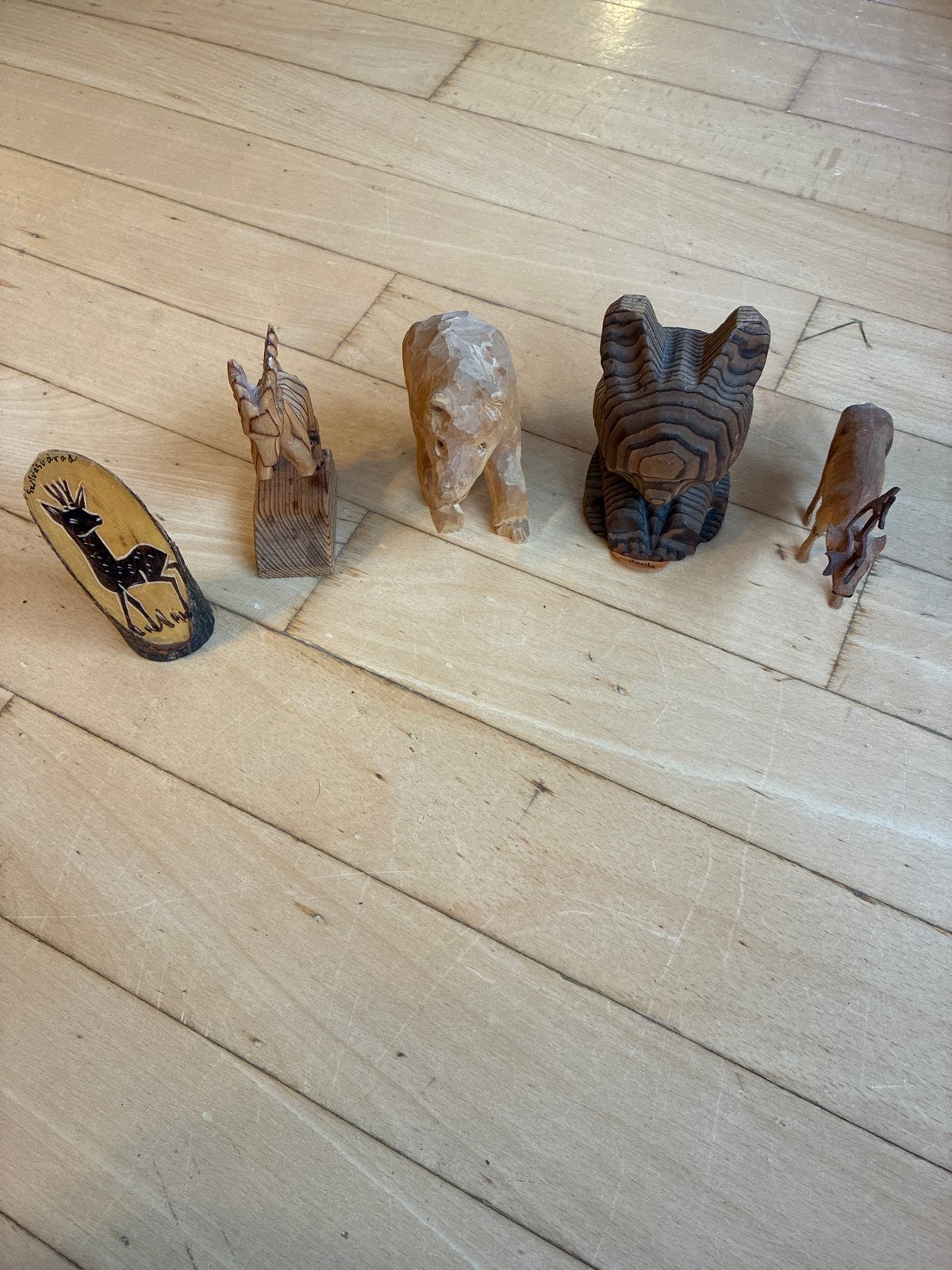 Set van 5 handgesneden houten dierenbeeldjes, Minder dan 20 cm, Ophalen of Verzenden, Beeld, Hout