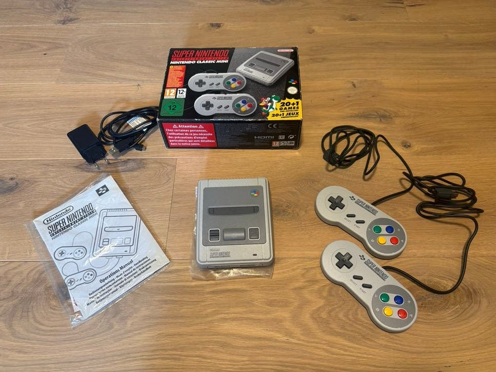 Classic Mini: Super Entertainment System, Ophalen of Verzenden, Zo goed als nieuw, Met 2 controllers