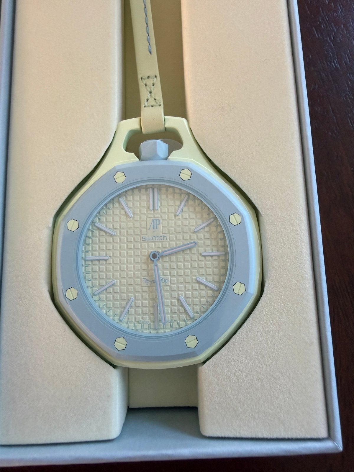 Ruilen : Swatch x Audemars Piguet Royal Pop Blaue Acht, Swatch, Nieuw, Ophalen of Verzenden, Kunststof