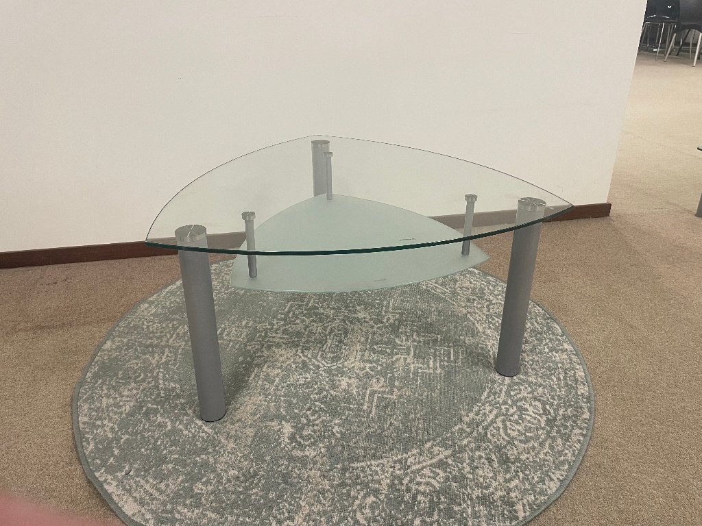 Glazen salontafel driehoek, Ophalen, 50 tot 100 cm, Nieuw, 50 tot 100 cm