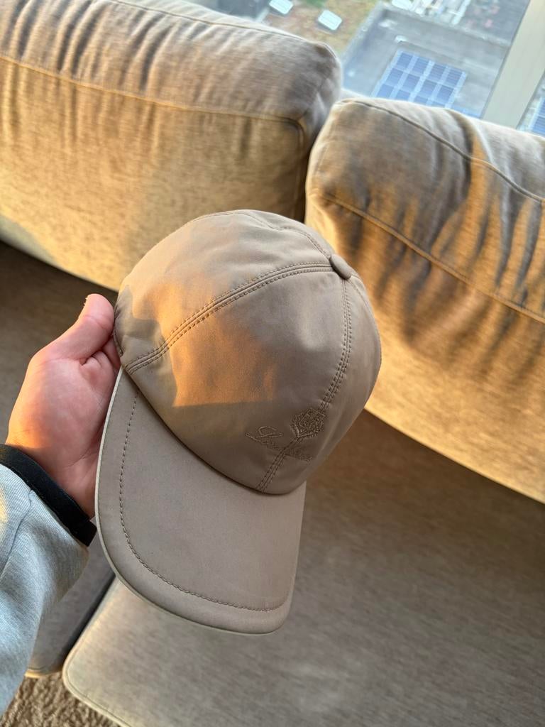 Loro Piana Pet Beige Maat L - Zo goed als nieuw, Ophalen of Verzenden, Zo goed als nieuw, Pet
