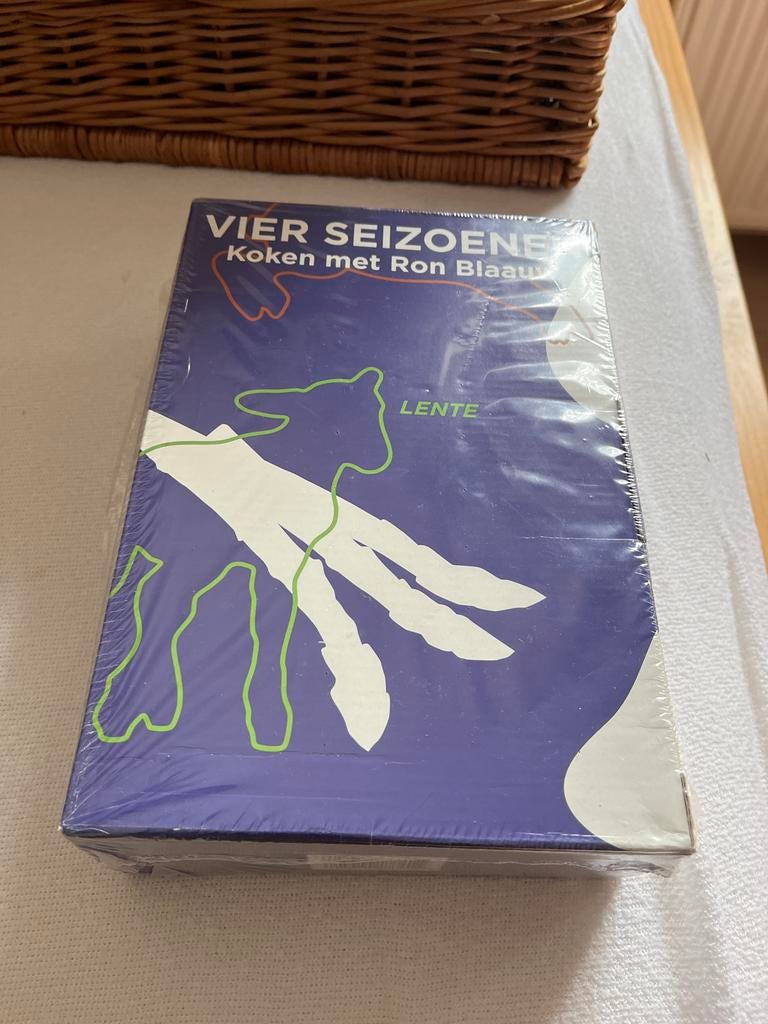Box Vier Seizoenen Koken met Ron Blaauw - Nieuw in plastic, Ophalen of Verzenden, Zo goed als nieuw, Nederland en België, Voorgerechten en Soepen