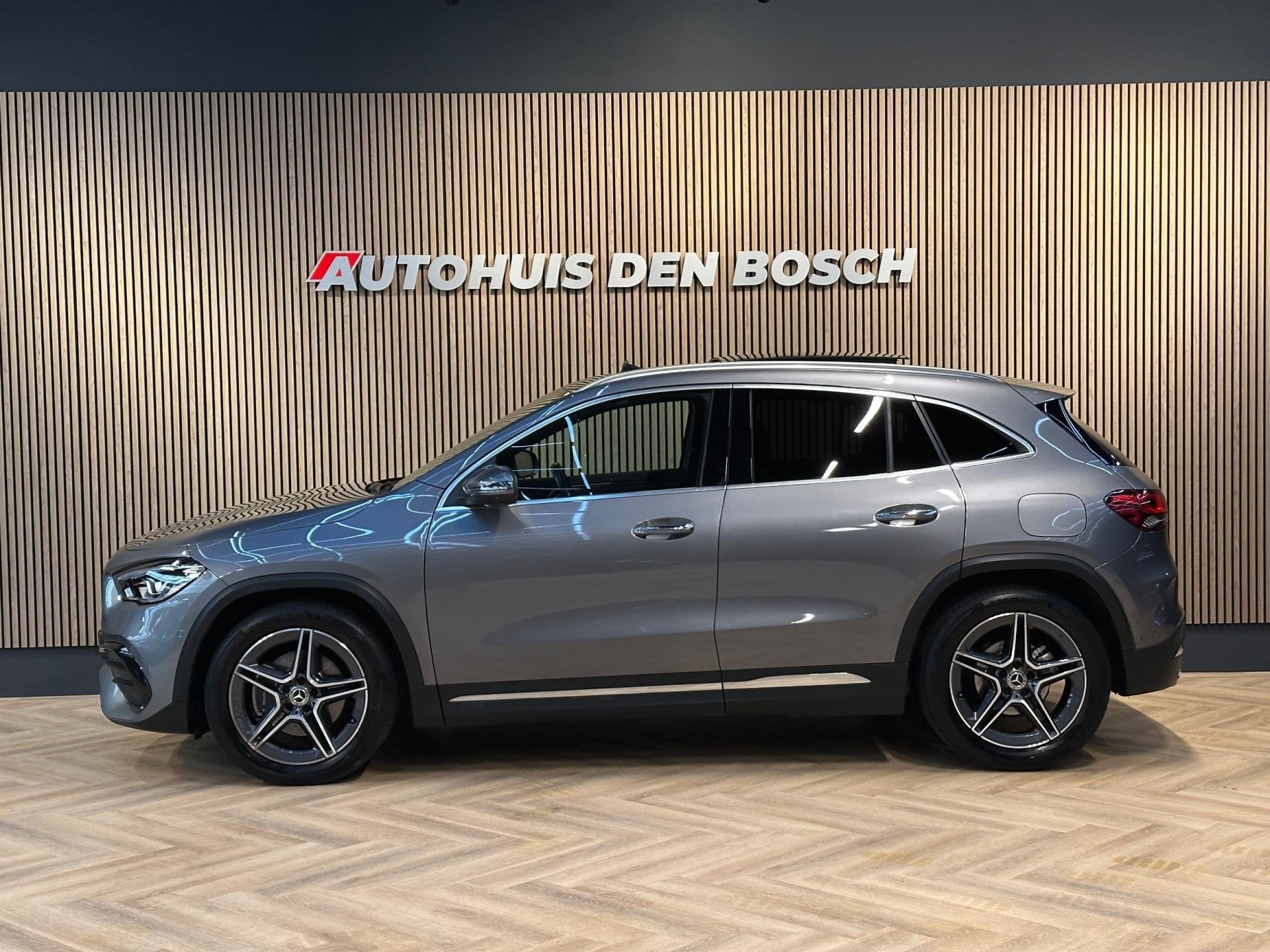Mercedes-Benz GLA-klasse 200 Business Solution AMG - Pano -, 15 km/l, 4 cilinders, 163 pk, Leder