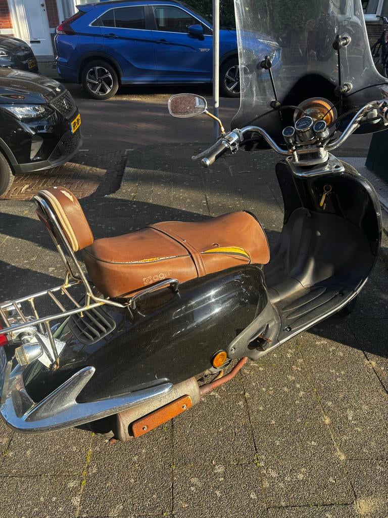 Gratis AGM Bromfiets uit 2009 (heeft aandacht nodig), Fietsen en Brommers, Snorfietsen en Snorscooters, Gebruikt, Benzine, Ophalen