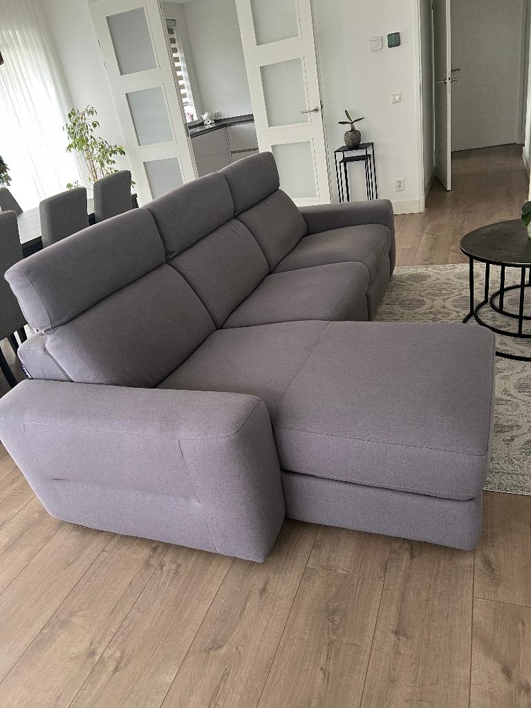 Luxe bank met elektrische been verstelling, kwaliteit netjes, Huis en Inrichting, Banken | Bankstellen, Gebruikt, Rechte bank