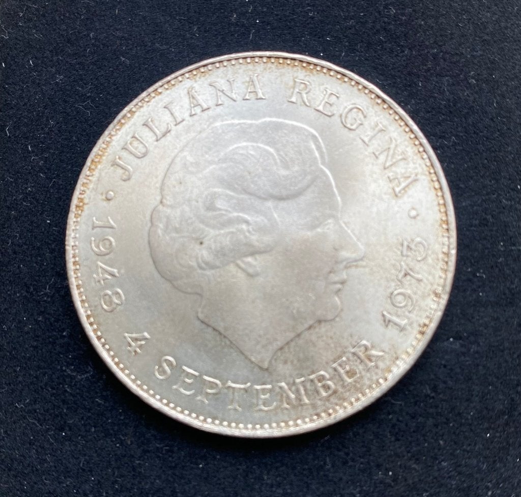 Nederlandse zilveren herdenkingsmunt van 10 gulden uit 1973, Koningin Juliana, Zilver, Ophalen of Verzenden, Losse munt