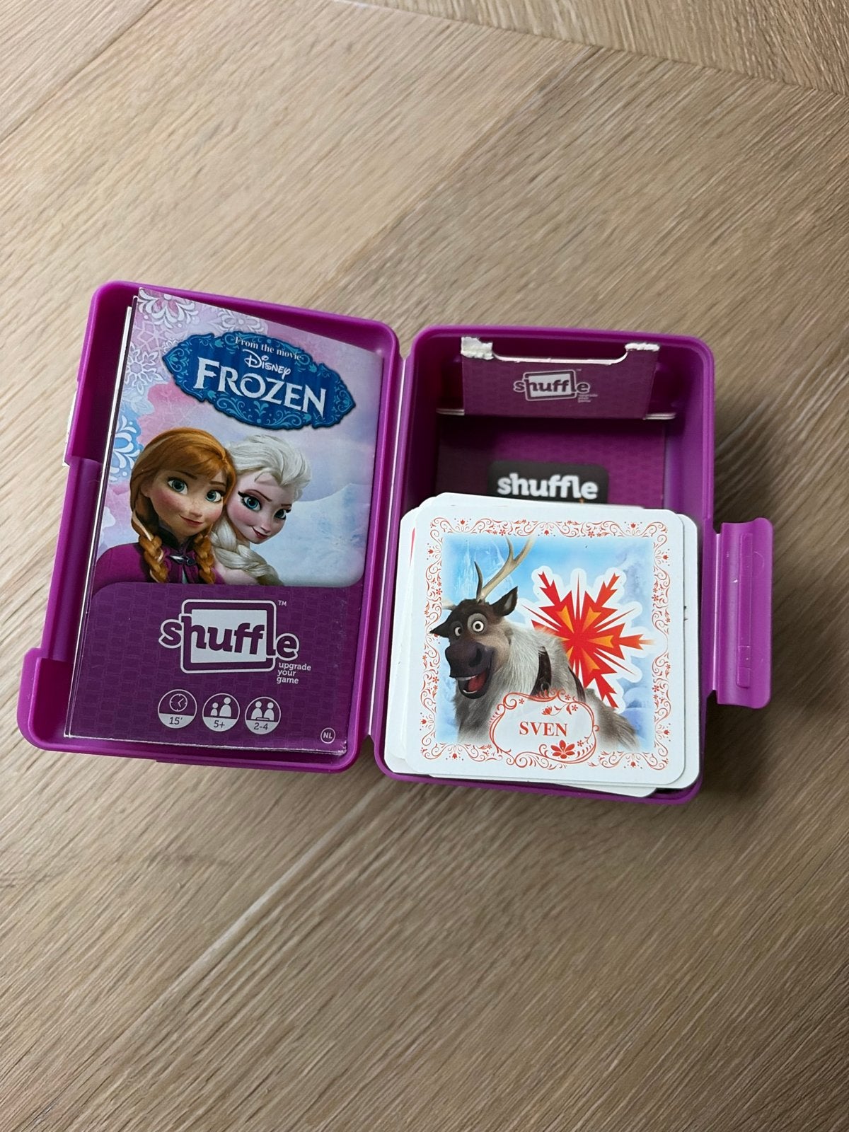 Disney Frozen Shuffle kaartspel in handige bewaardoos, Drie of vier spelers, Ophalen of Verzenden, Zo goed als nieuw
