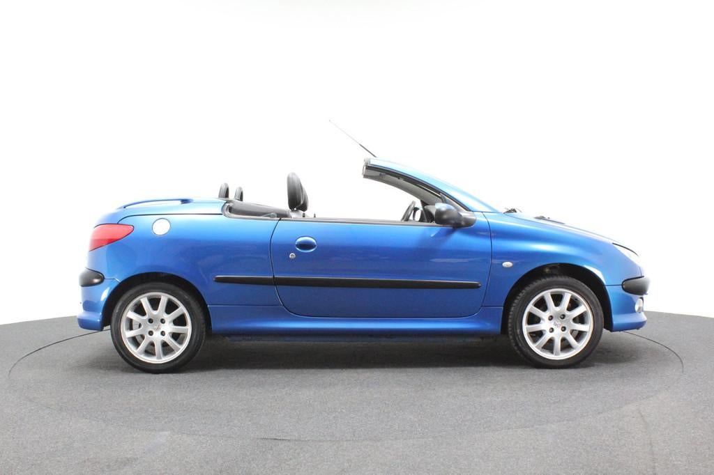Peugeot 206 CC 2.0-16V | Climate control | Sportvelgen | Led, Auto's, 136 pk, Gebruikt, Zwart, 4 cilinders
