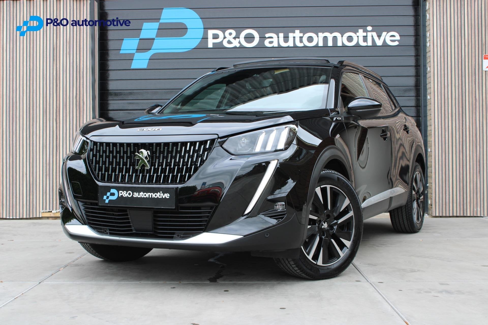 Peugeot 2008 1.2 PureTech GT Pack PANO | STOELVERW | ACC, Gebruikt, Zwart, 1199 cc, Met garantie (alle)