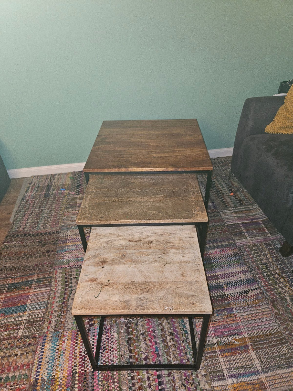 Set van 3 houten bijzettafels - industrieel design, Ophalen, Gebruikt, Vierkant, 55 tot 75 cm