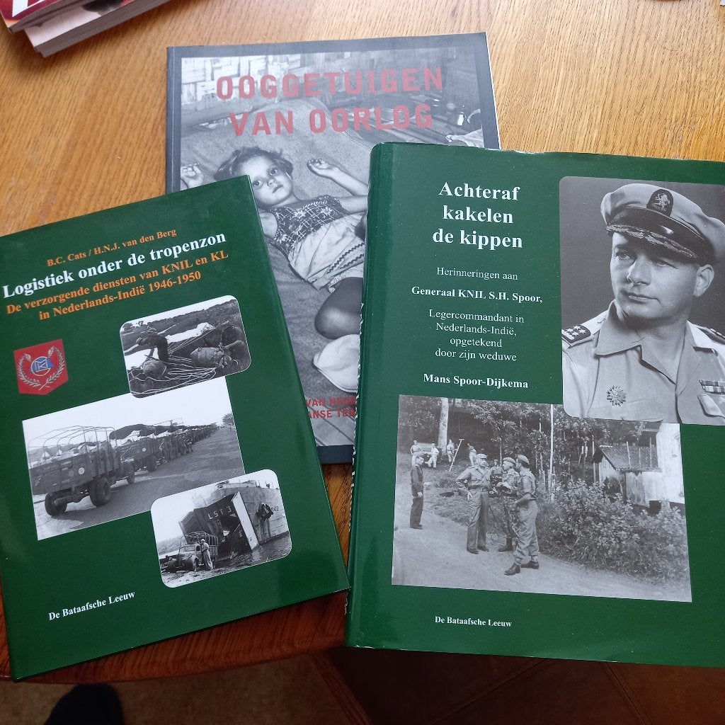 oorlogsboeken uit het voormalig Ned-Indië, Tweede Wereldoorlog, Cats/ Van den Berg, Verzenden, Zo goed als nieuw