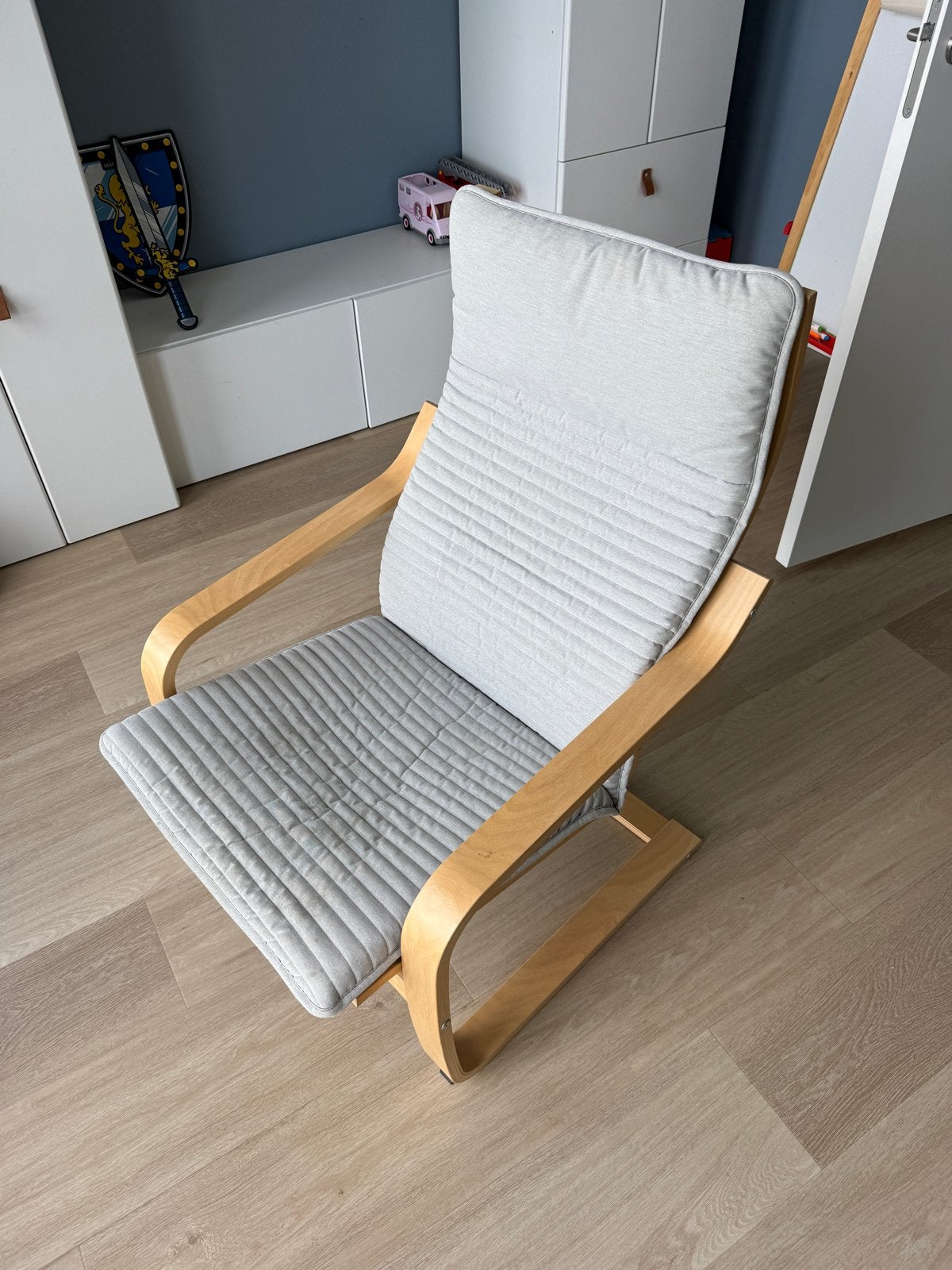 IKEA Poäng fauteuil met lichtgrijze kussens, Ophalen, Zo goed als nieuw, Hout, Eén