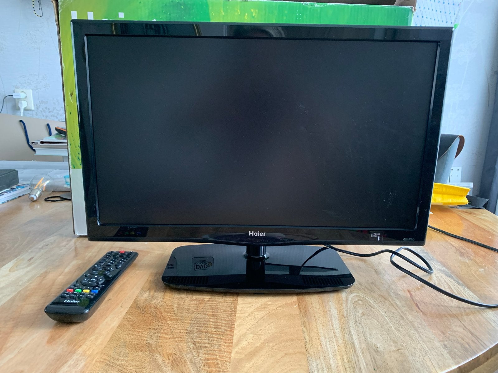 Haier 22 inch LED TV met ingebouwde DVD-speler, Audio, Tv en Foto, 50 Hz, 40 tot 60 cm, Full HD (1080p), Ophalen