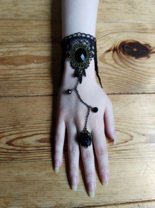 Victoriaanse kanten armband met rozenring, Ophalen of Verzenden, Nieuw, Zwart, Overige materialen