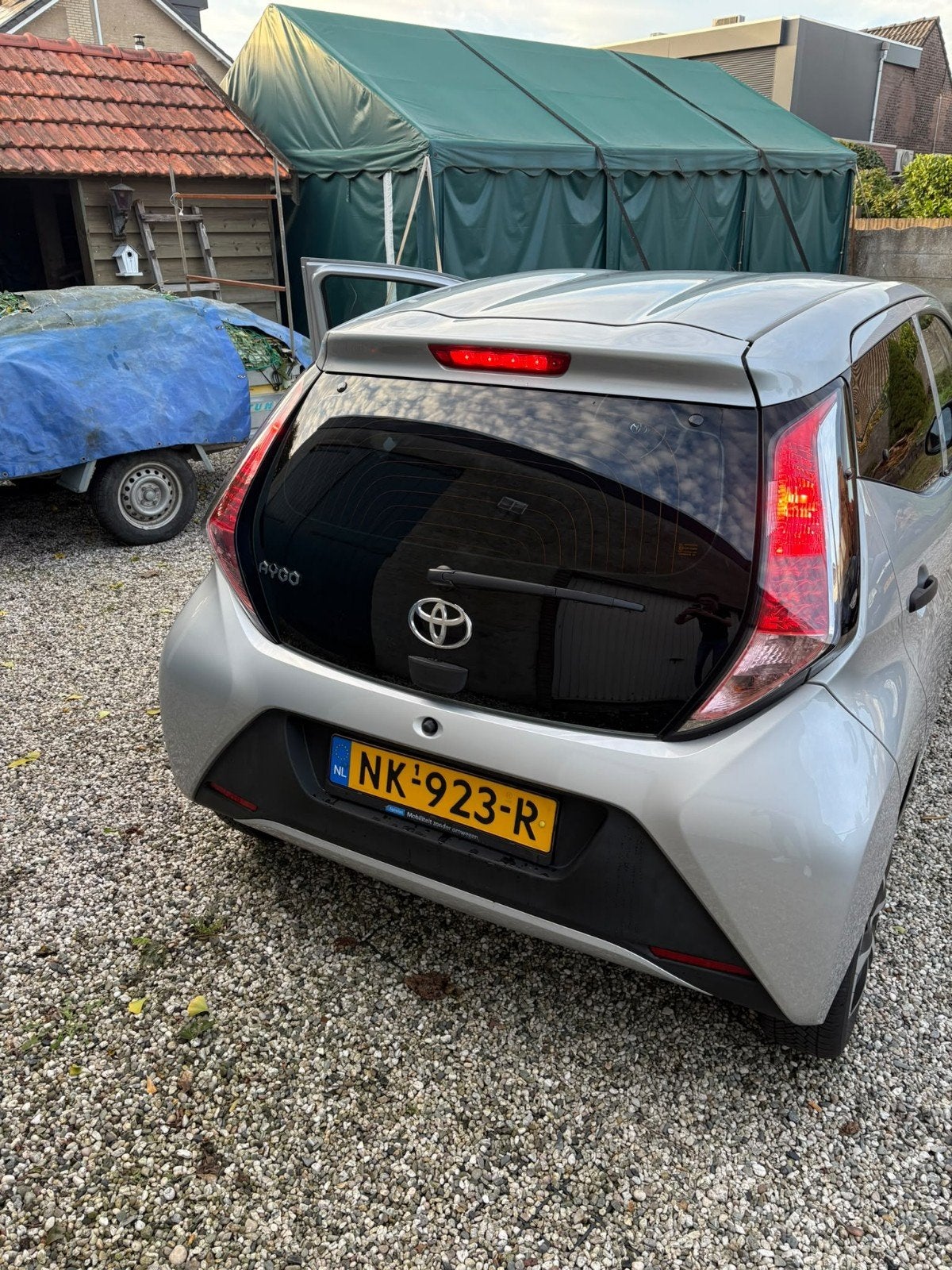 Toyota Aygo 1.0 Vvt-i x -fun  69pk 5D 2017 Grijs / airco, Auto's, Voorwielaandrijving, 4 stoelen, Origineel Nederlands, Handgeschakeld