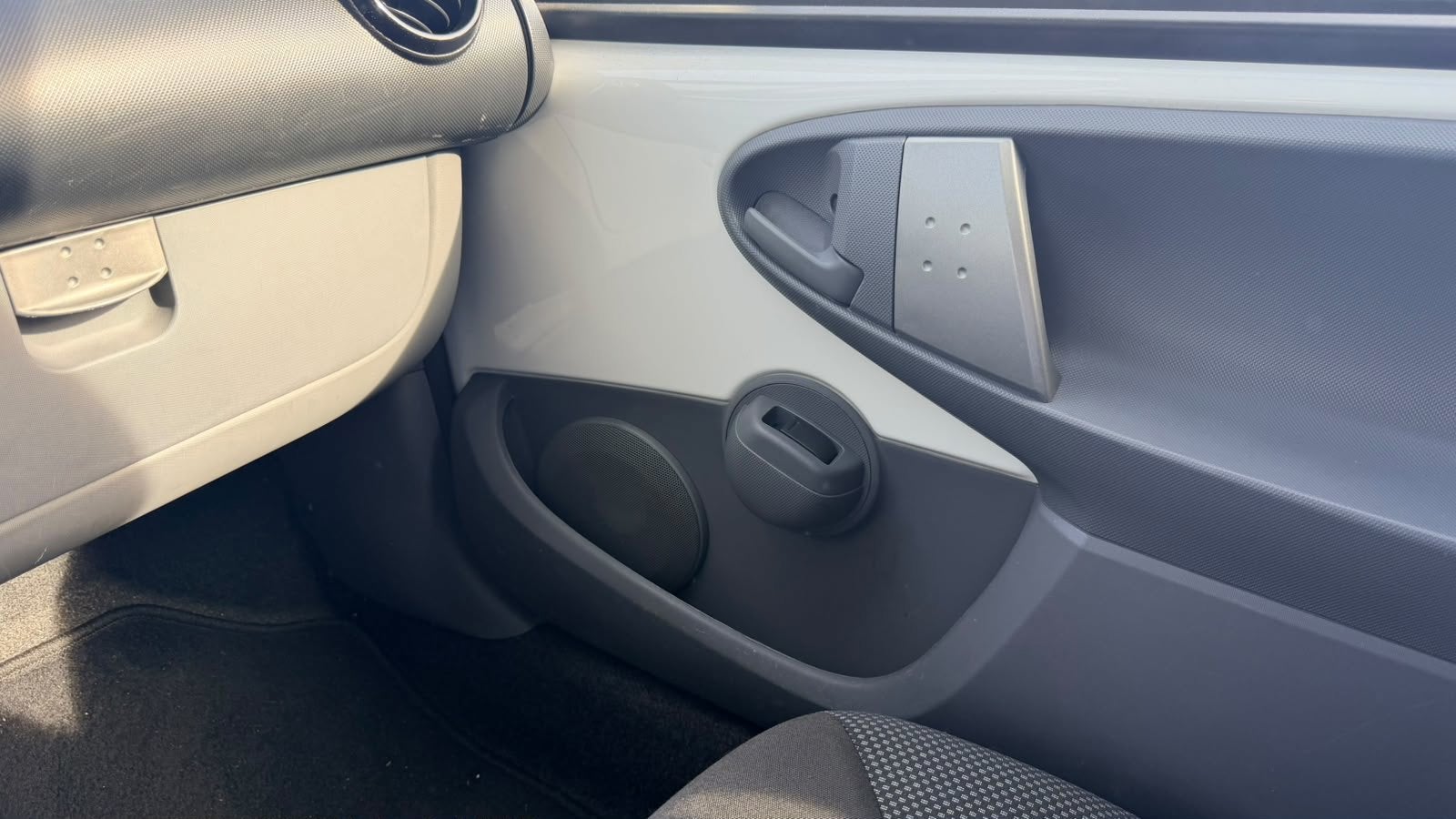 Foto 10 van Toyota Aygo 1.0-12V Dynamic Navigator - Airco - Elektrische