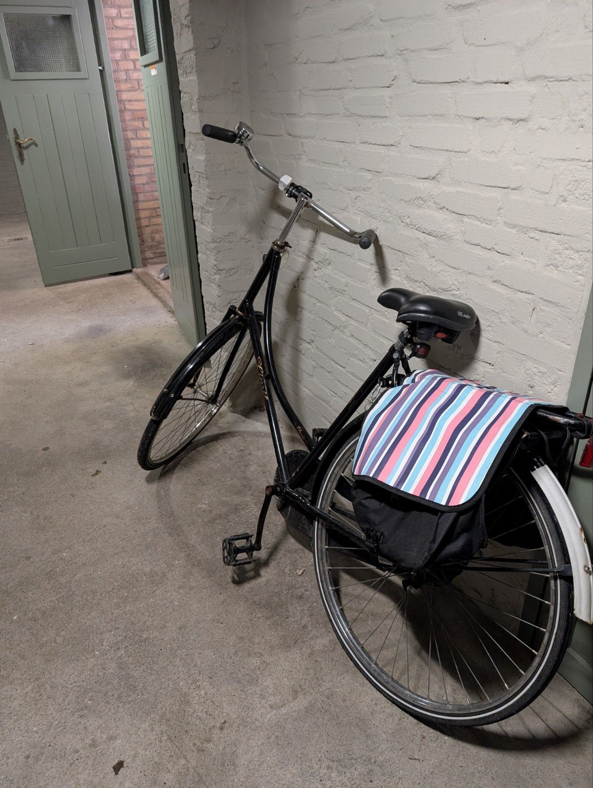 Damesfiets Batavus Comancho en Zwarte Stadsfiets, Ophalen, Velgrem, Versnellingen, Batavus