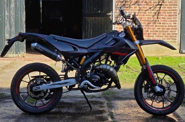 Rieju MRT 50 PRO SM Black Edition Schakelbrommer, Ophalen, 6 versnellingen, Maximaal 45 km/u, Zo goed als nieuw