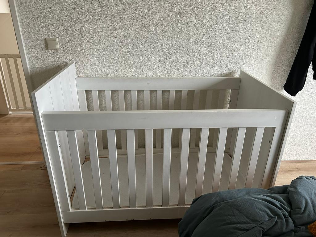 Ledikant inclusief matras, aerosleep, dekbed en lakens, Kinderen en Baby's, Ophalen, Gebruikt, Jongetje of Meisje