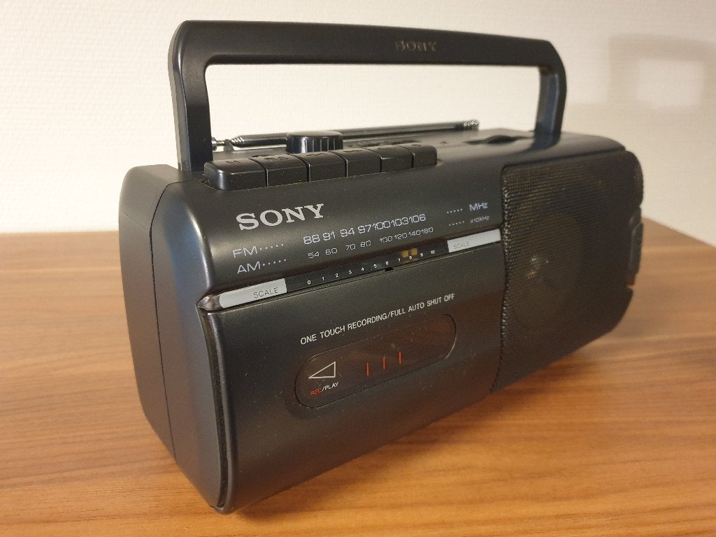 SONY CFM-10 FM/AM RADIO / CASSETTEPLAYER VINTAGE! (1985)., Ophalen of Verzenden, Gebruikt, Radio
