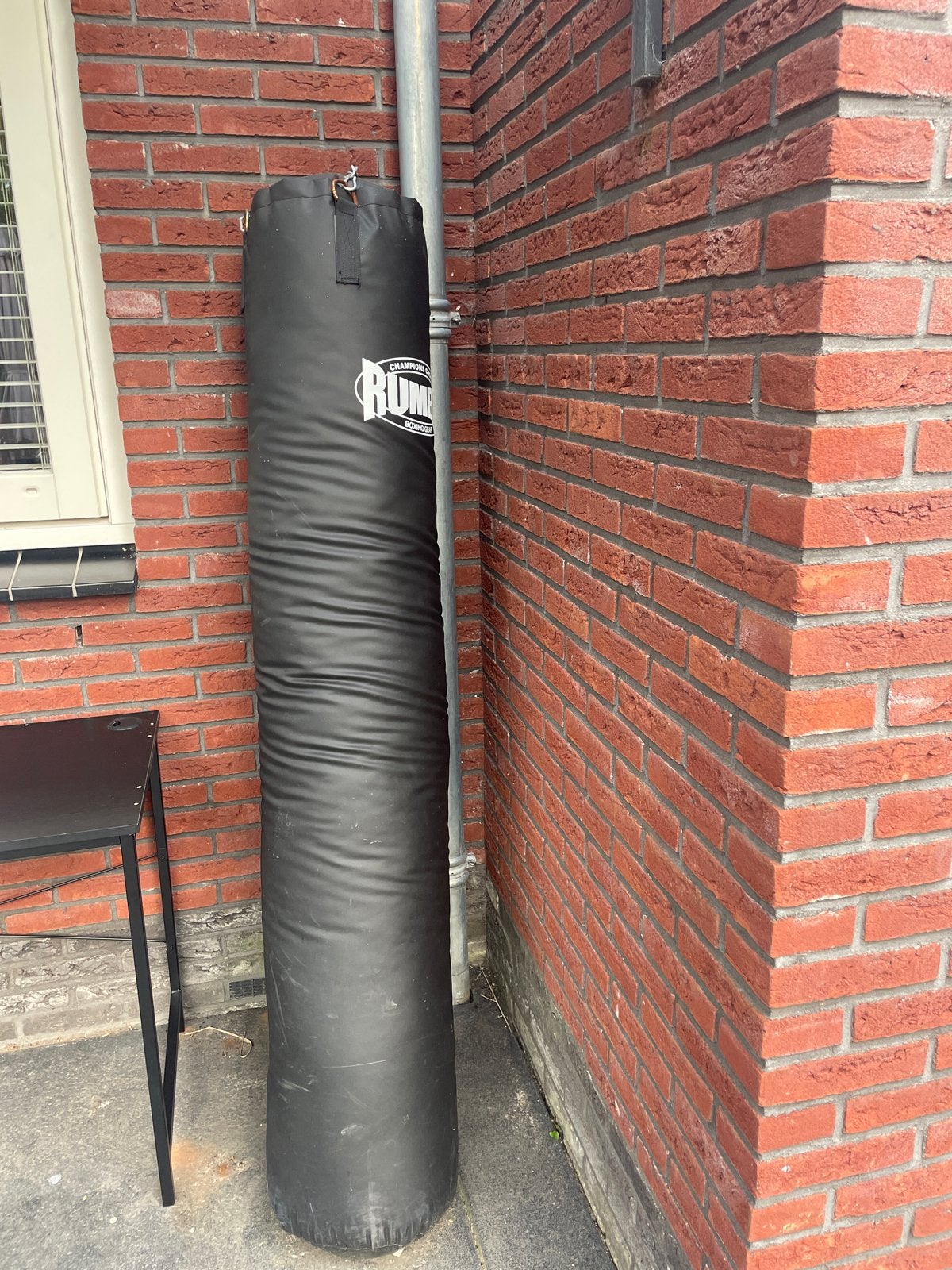 Zwarte bokszak van Rumble Boxing, Sport en Fitness, Boksen, Ophalen, Gebruikt, Bokszak