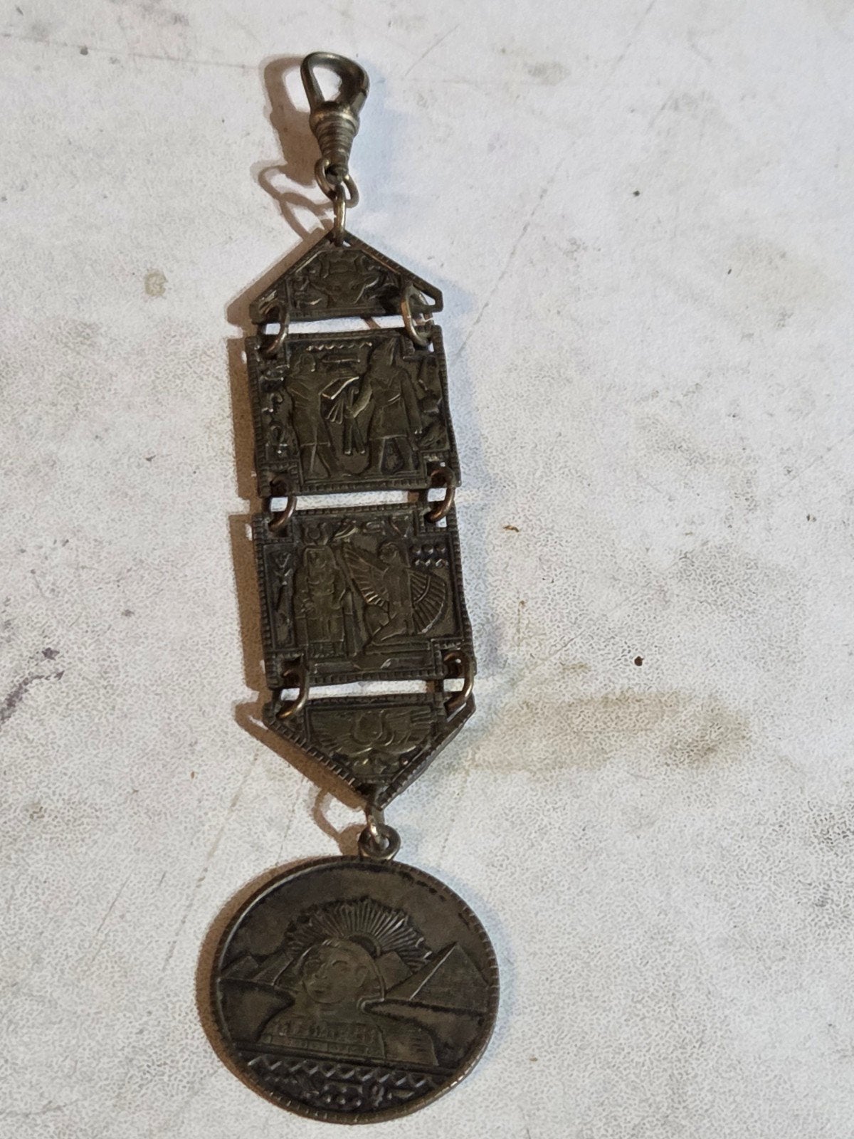 Vintage Egyptische hanger met hiërogliefen en sfinx, Antiek en Kunst, Ophalen
