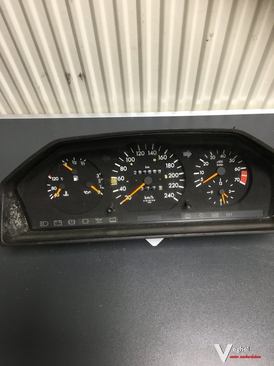 Mercedes W124    Benzine 1992       124 542 7469   Km Teller
