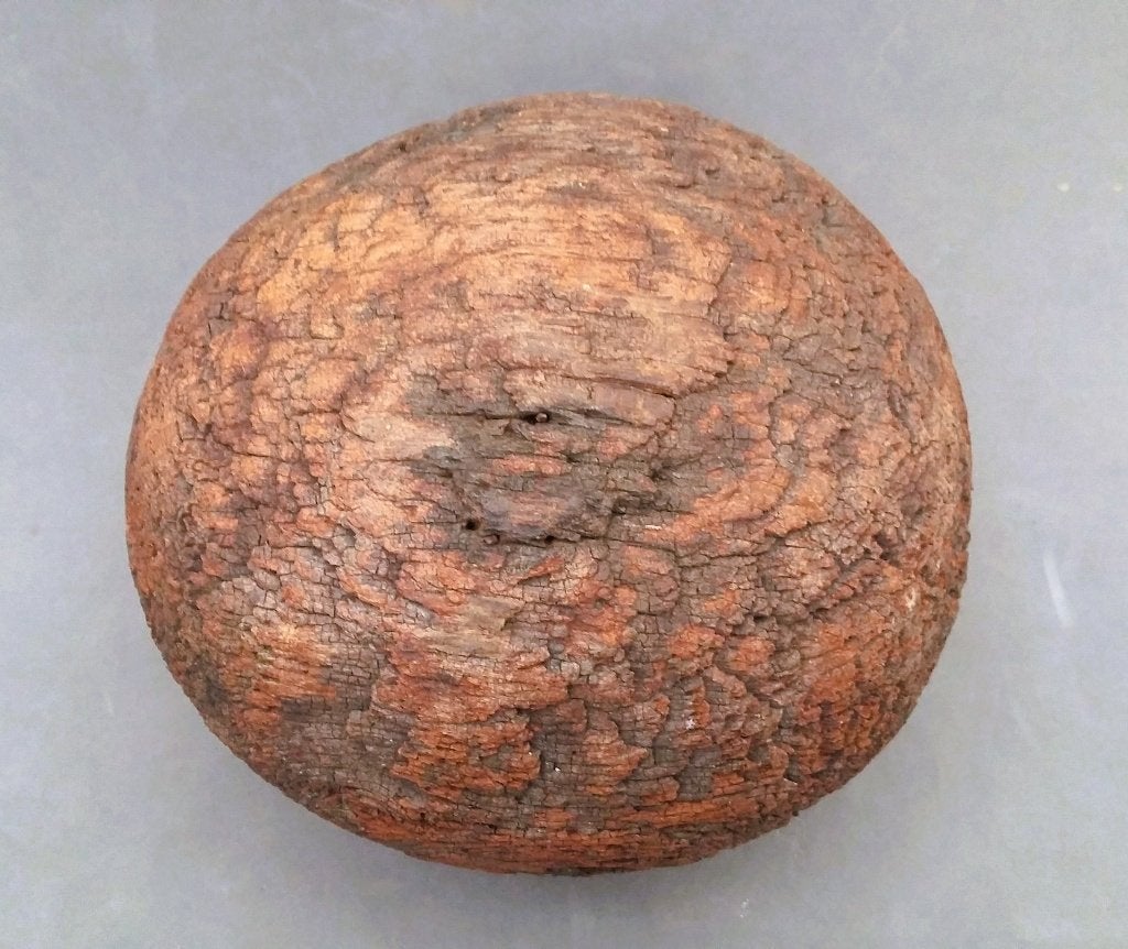 16 - 17 de eeuw Massief Hout Houten Speelbal Spel Spelen Bal, Ophalen of Verzenden