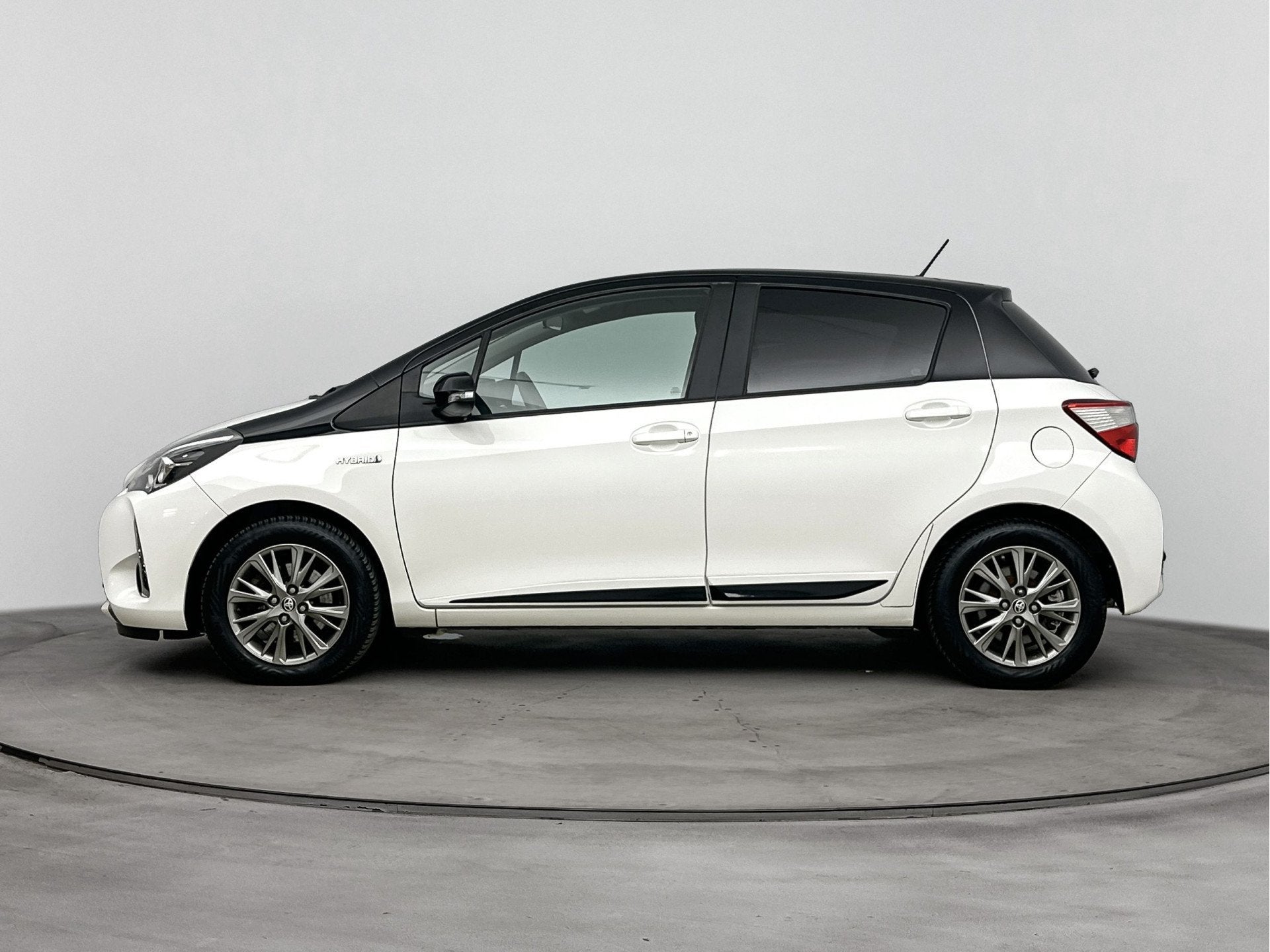 Toyota Yaris 1.5 Hybrid Design | Trekhaak | Achteruitrijcame, Auto's, Toyota, 12 maanden, Gebruikt, Euro 6, 4 cilinders